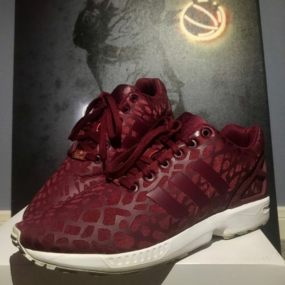 🐙ADIDAS MAROON SIZE 9 ZX FLUX🐙